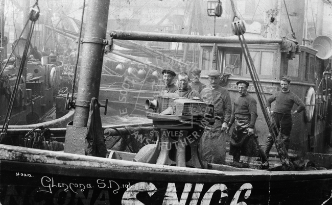 Crew of 'Glencona', SN196, 1912.