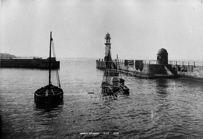 Postcard entitled 'Harbour, Newhaven'.