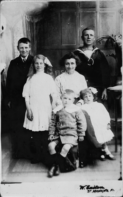 Studio portrait of Paterson Wallace and family