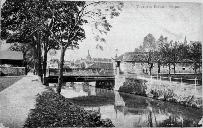 Victoria Bridge, Cupar, c.1905. 