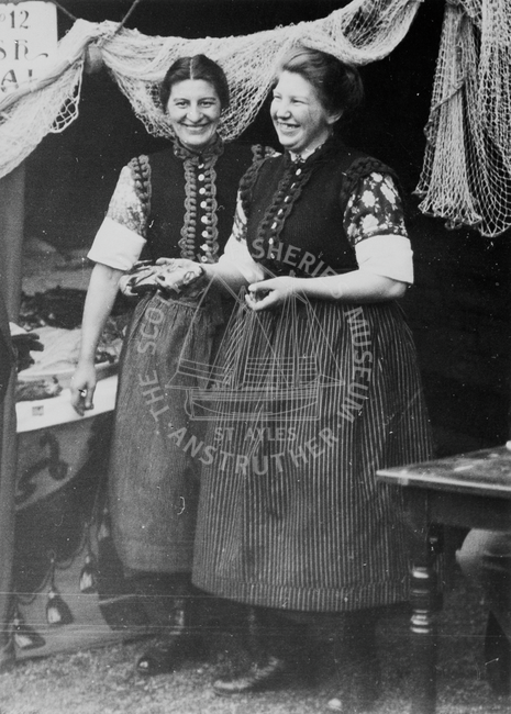 Portrait of two Fisherrow fishwives, Musselburgh