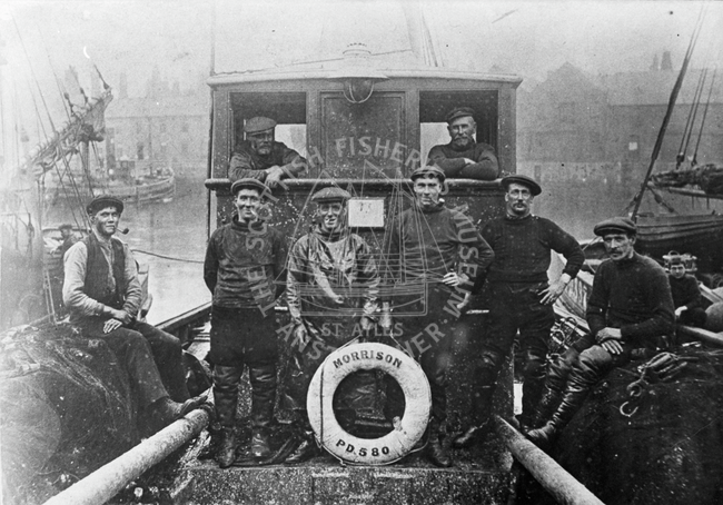 Portrait of crew onboard 'Morrison', PD580, 1914.