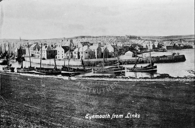 Postcard entitled 'Eyemouth from Links'