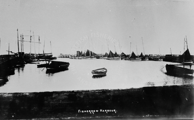 Postcard titled 'Fisherrow harbour'