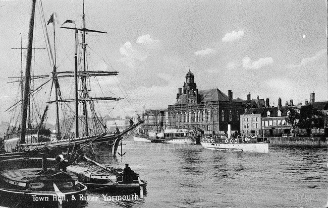Town Hall and River, Yarmouth, c.1907.