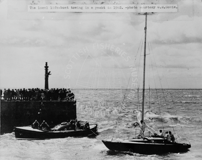 Lifeboat 'James and Ruby Jackson' towing the