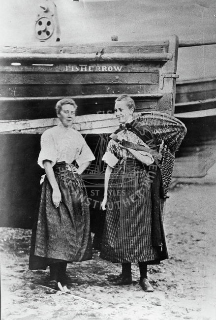 Portrait of two fishwives, Fisherrow, 1903.