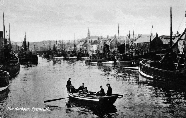 Postcard entitled 'The Harbour, Eyemouth'.