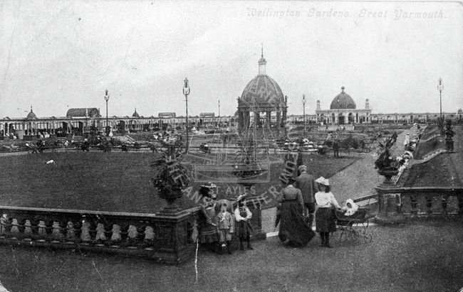 Postcard entitled 'Wellington Gardens