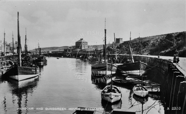Postcard of 'Harbour and Gunscreen House