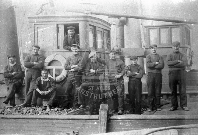 Crew of 'Camellia', KY143, c.1920s.