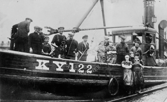 Crew and herring lasses onboard 'St Ayles', KY122.