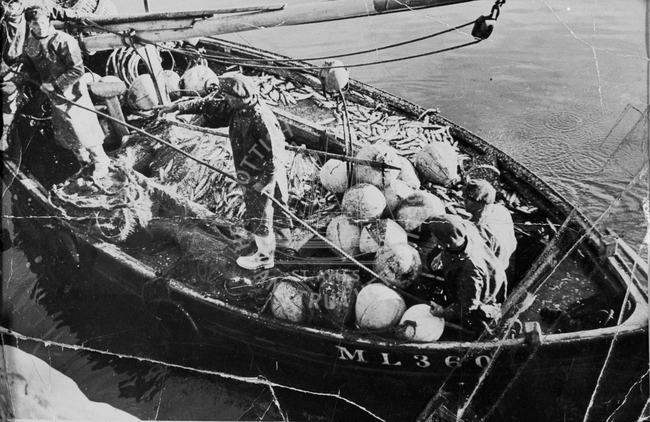 Crew and equipment on deck of 'Comely', ML360