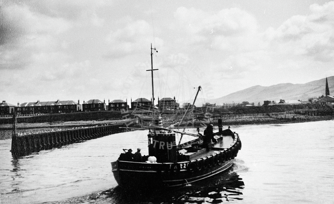 'Aliped VII', BA220, entering harbour, Girvan.