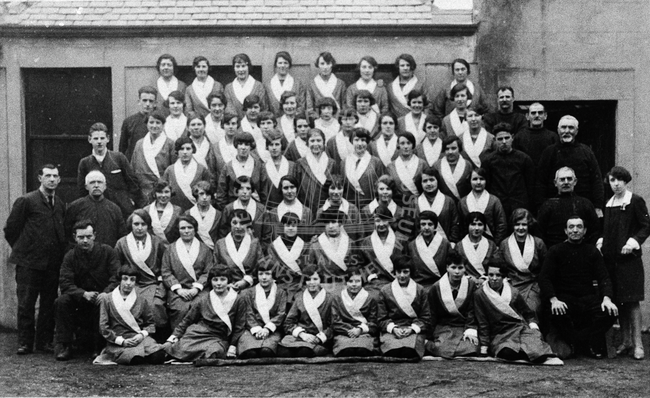 Group portrait of staff of Thomson's net factory
