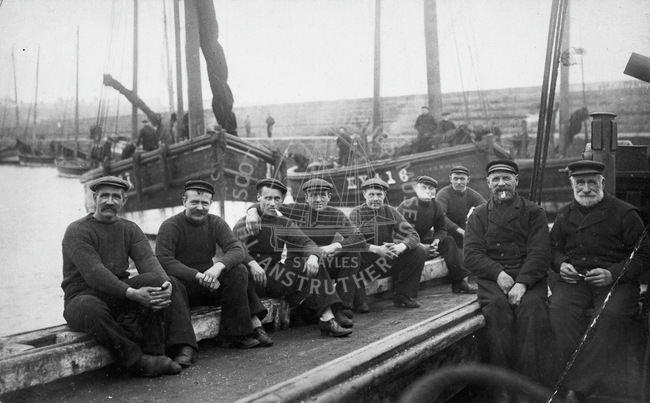 Crew of 'Guide Me', KY301, 1906.