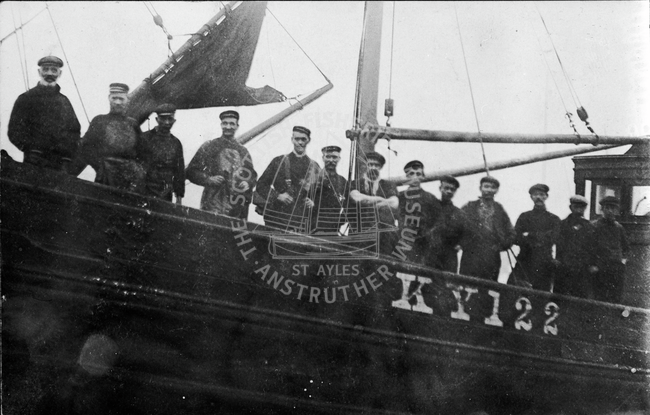 Crew of 'St Ayles', KY122, Cellardyke.